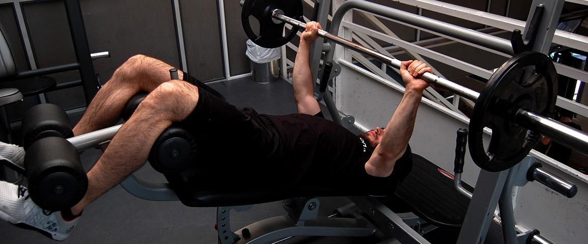 Développé décliné – Decline barbell bench press