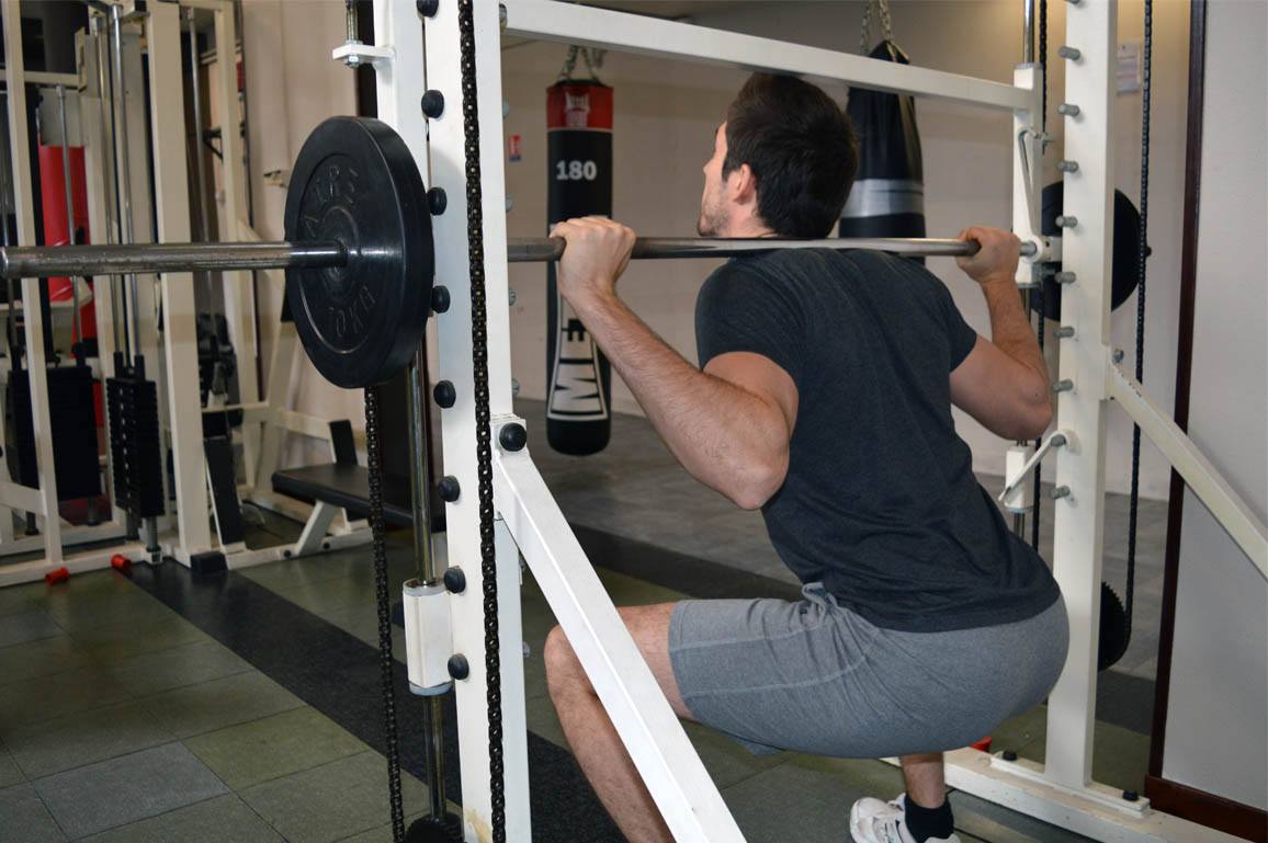 Squat à la barre guidée