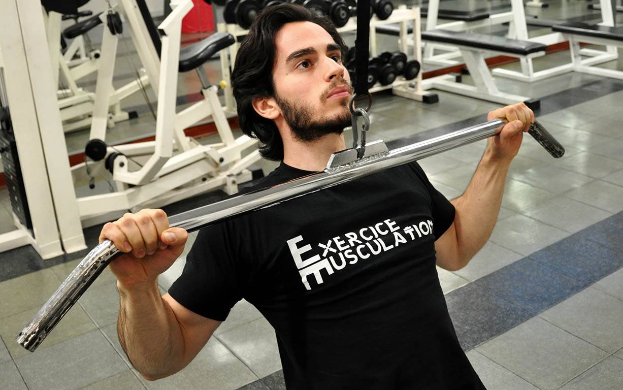 Tirage poitrine – Lat pulldown