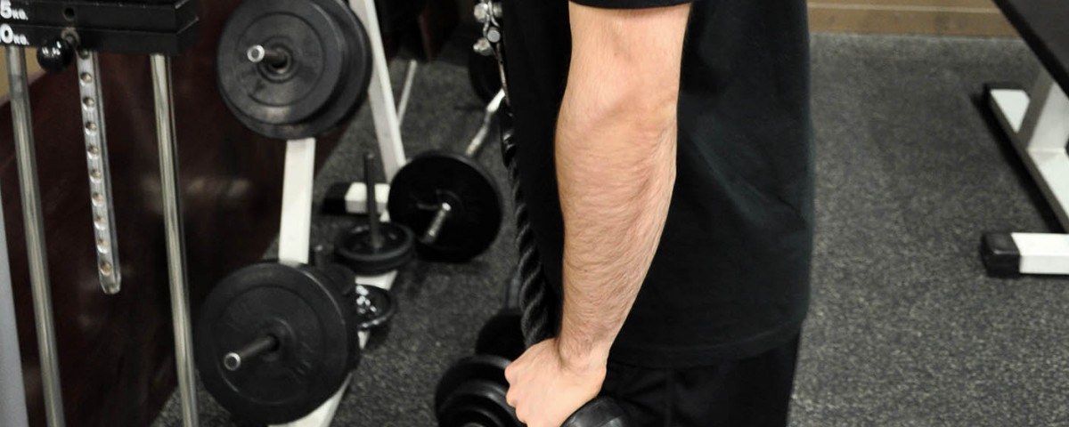 Extension triceps poulie haute à la corde – Triceps pushdown rope attachment